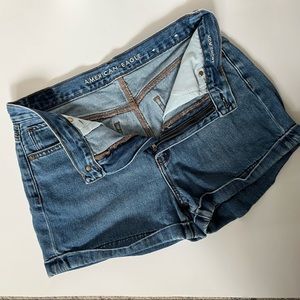 SOLD- American Eagle Cuffed Mom Short - tagged US 8